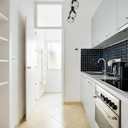Window Center Apartment